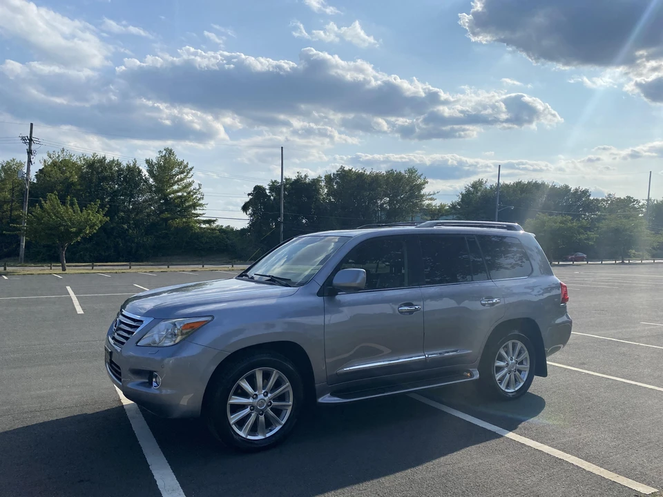 2010 Lexus LX 3rd Gen - Image 8 of 31