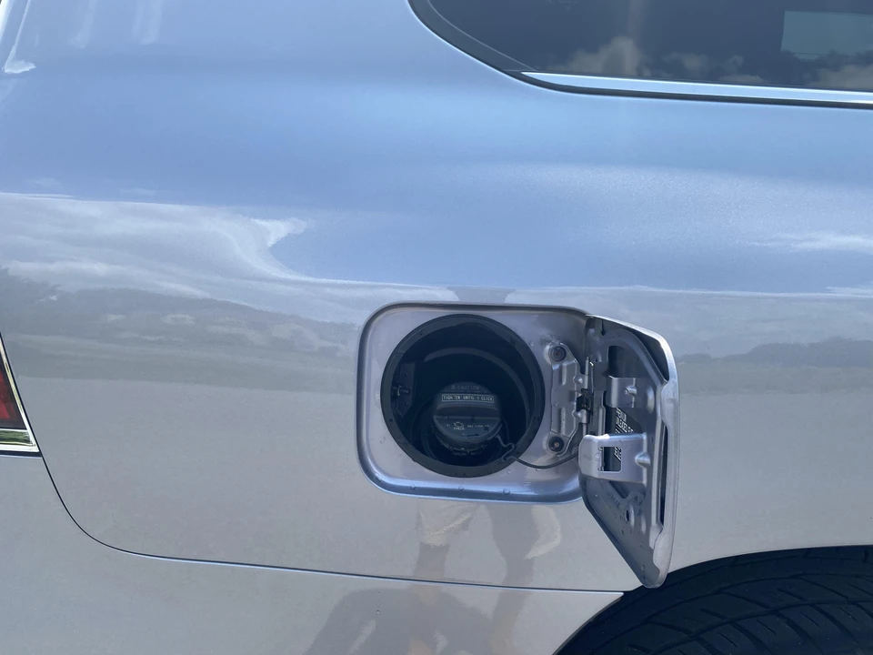 2010 Lexus LX 3rd Gen - Image 16 of 31