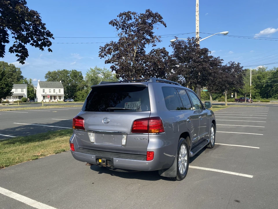 2010 Lexus LX 3rd Gen - Image 11 of 31