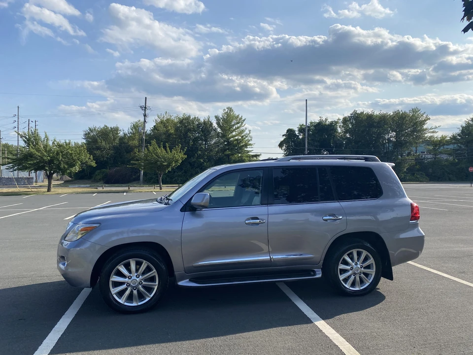 2010 Lexus LX 3rd Gen - Image 9 of 31