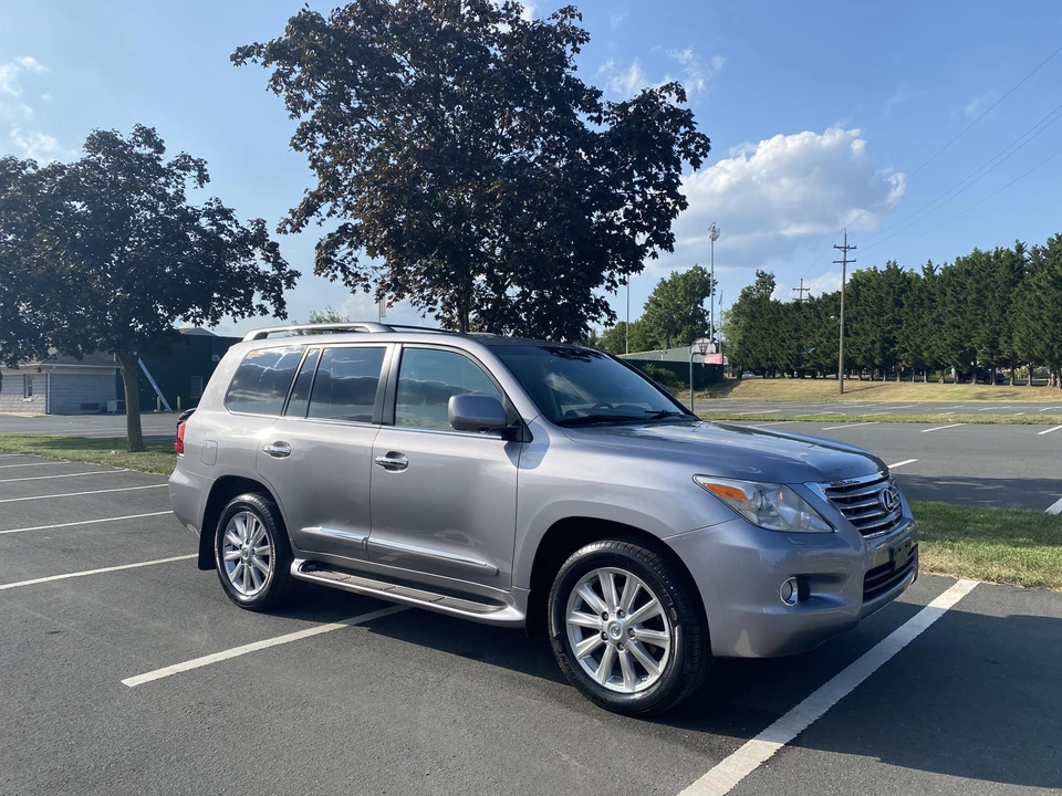 2010 Lexus LX 3rd Gen - Image 13 of 31