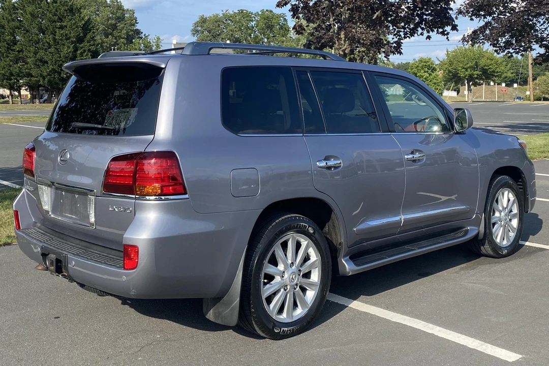 2010 Lexus LX 3rd Gen - Image 4 of 31