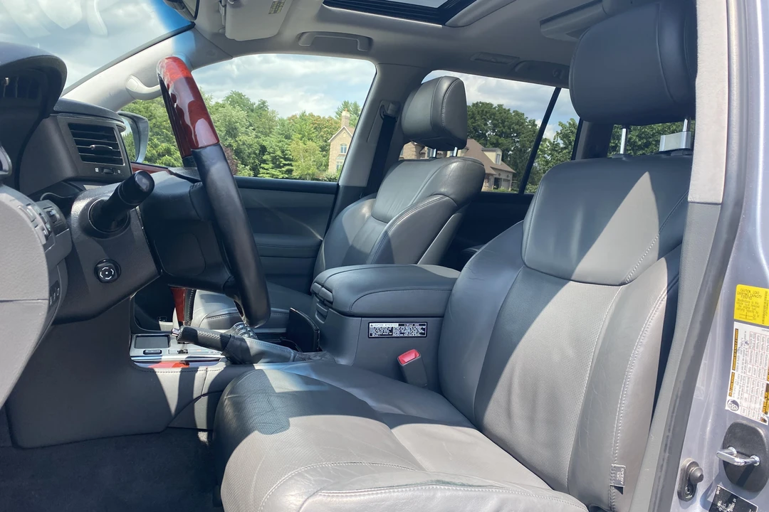 2010 Lexus LX 3rd Gen - Image 26 of 31
