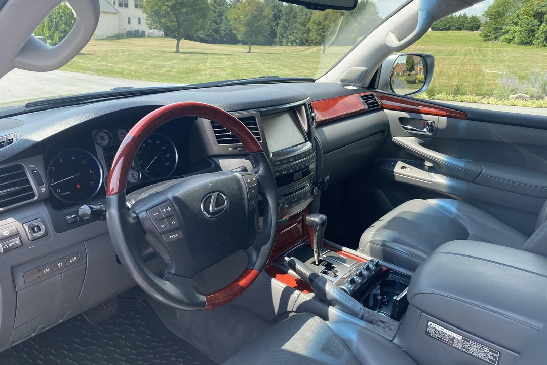 2010 Lexus LX 3rd Gen - Image 25 of 31