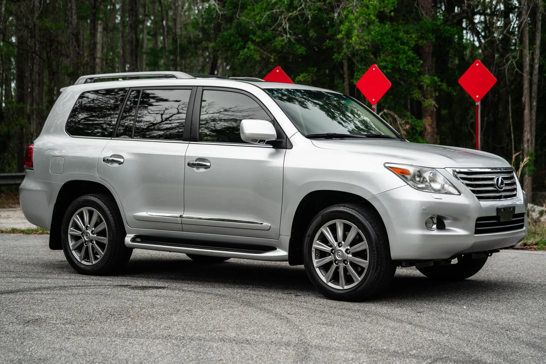 2010 Lexus LX 3rd Gen - Image 19 of 31