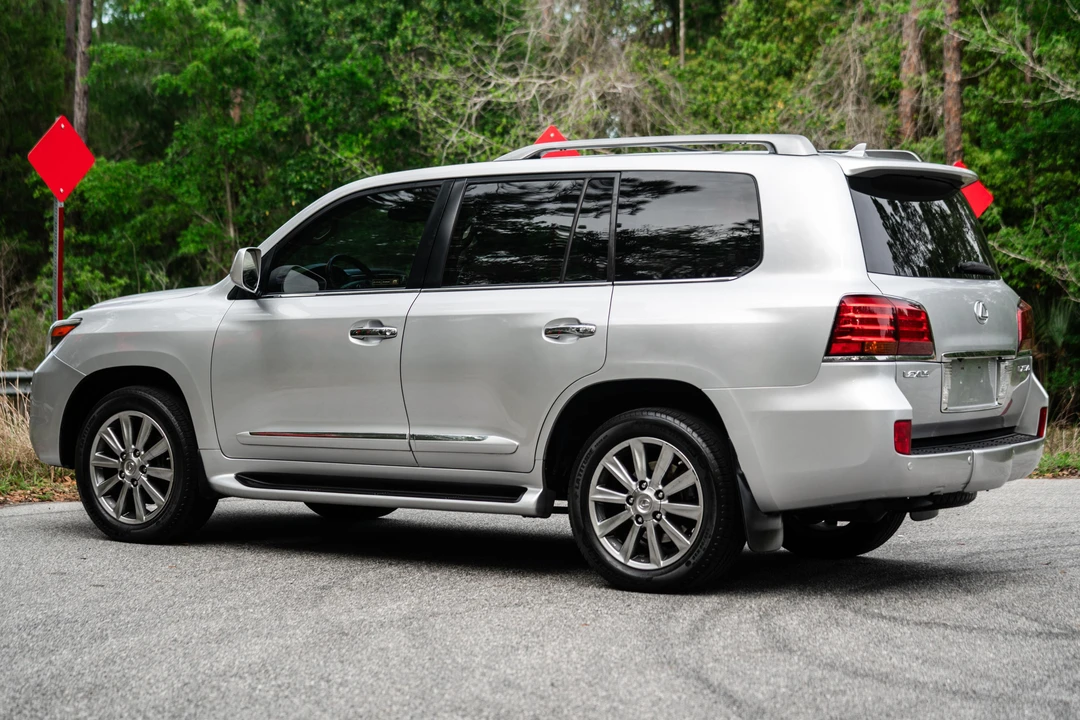 2010 Lexus LX 3rd Gen - Image 11 of 31