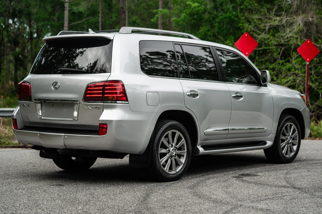 2010 Lexus LX 3rd Gen - Image 15 of 31