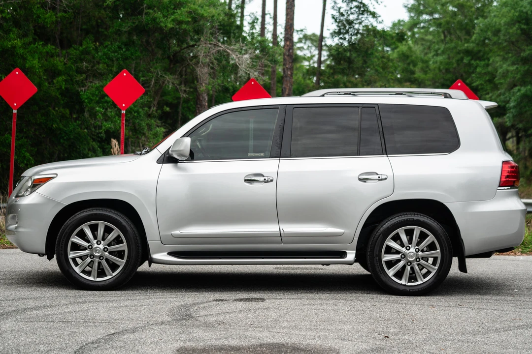 2010 Lexus LX 3rd Gen - Image 10 of 31