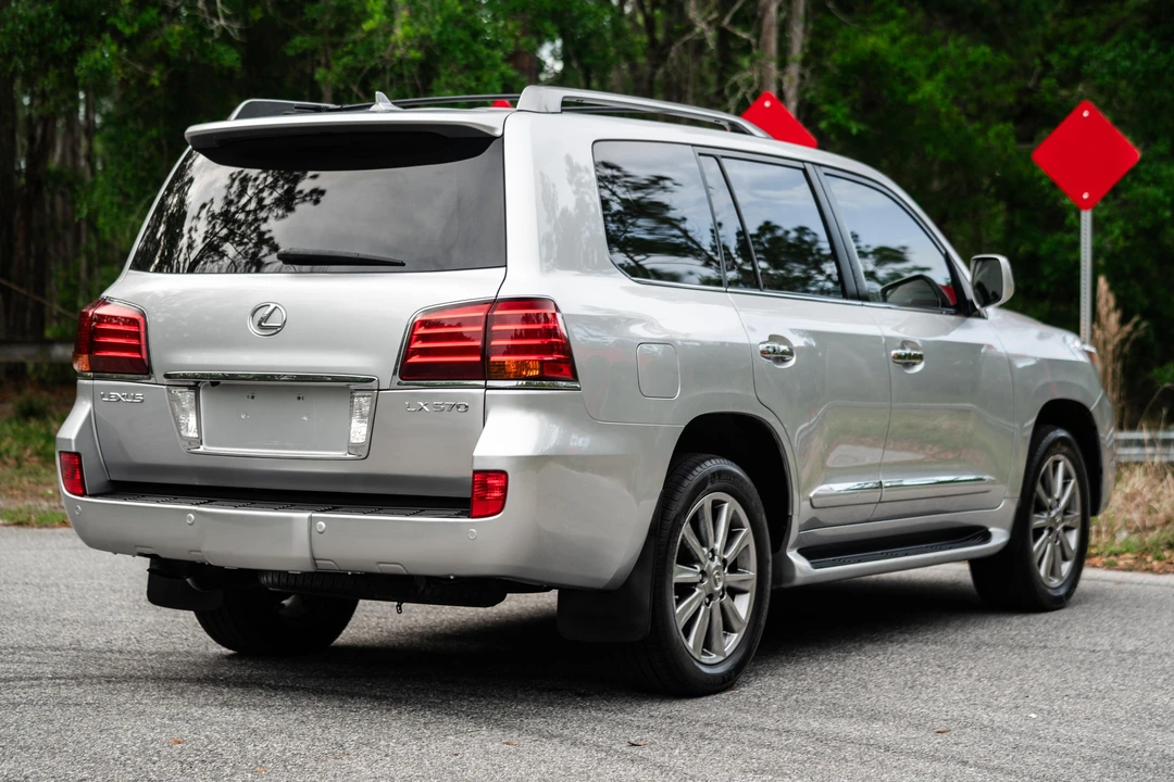 2010 Lexus LX 3rd Gen - Image 14 of 31