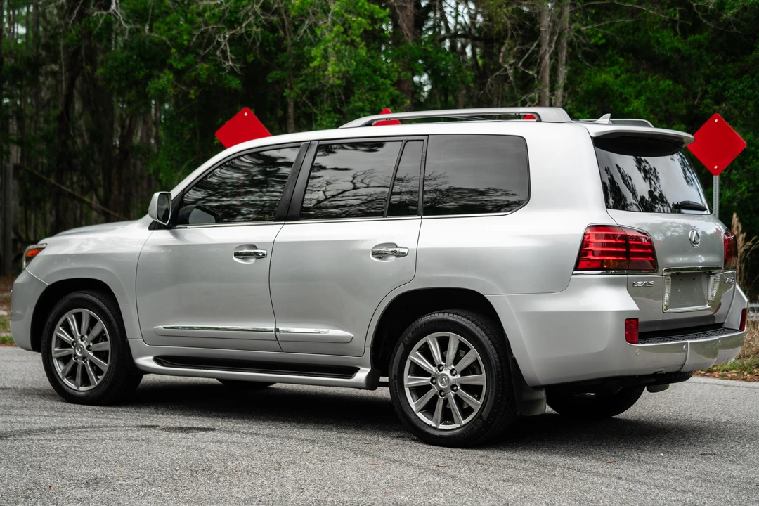 2010 Lexus LX 3rd Gen - Image 4 of 31