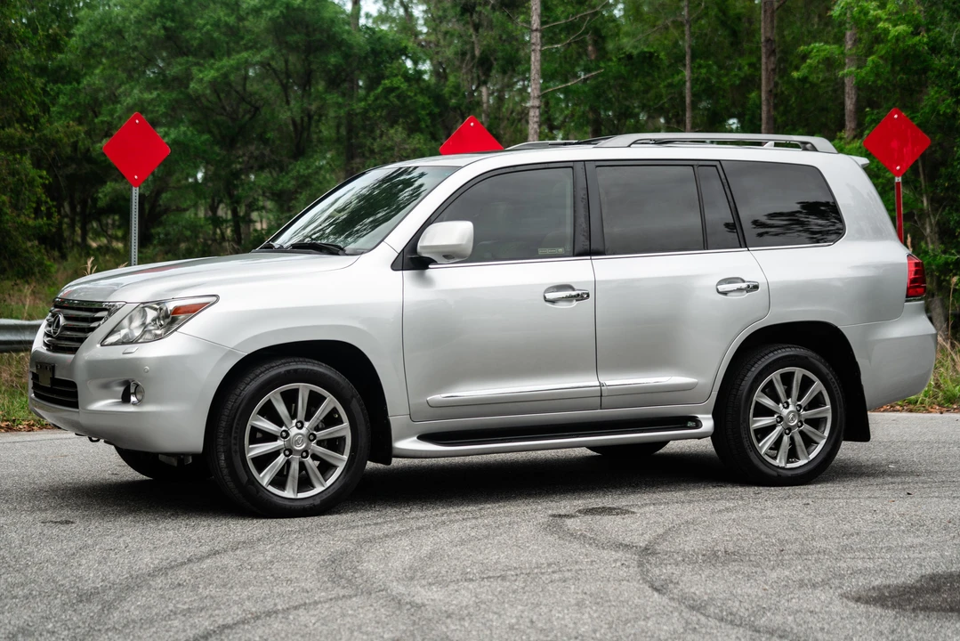 2010 Lexus LX 3rd Gen - Image 30 of 31