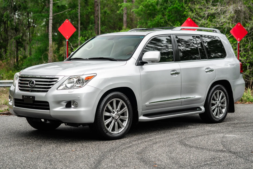 2010 Lexus LX 3rd Gen - Image 27 of 31