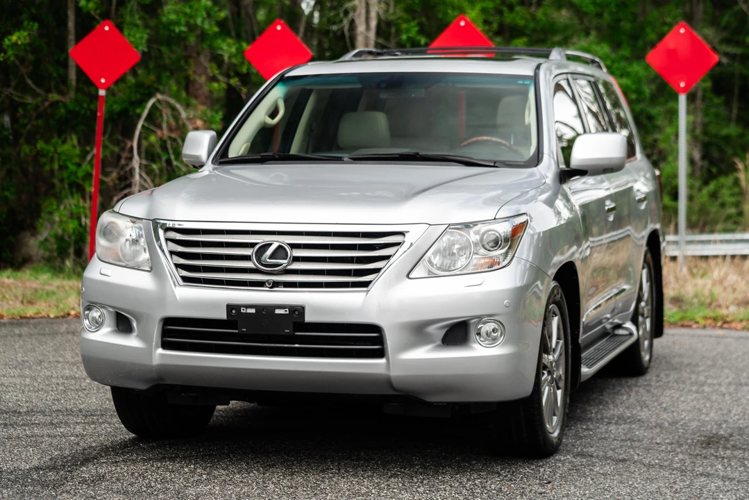 2010 Lexus LX 3rd Gen - Image 24 of 31