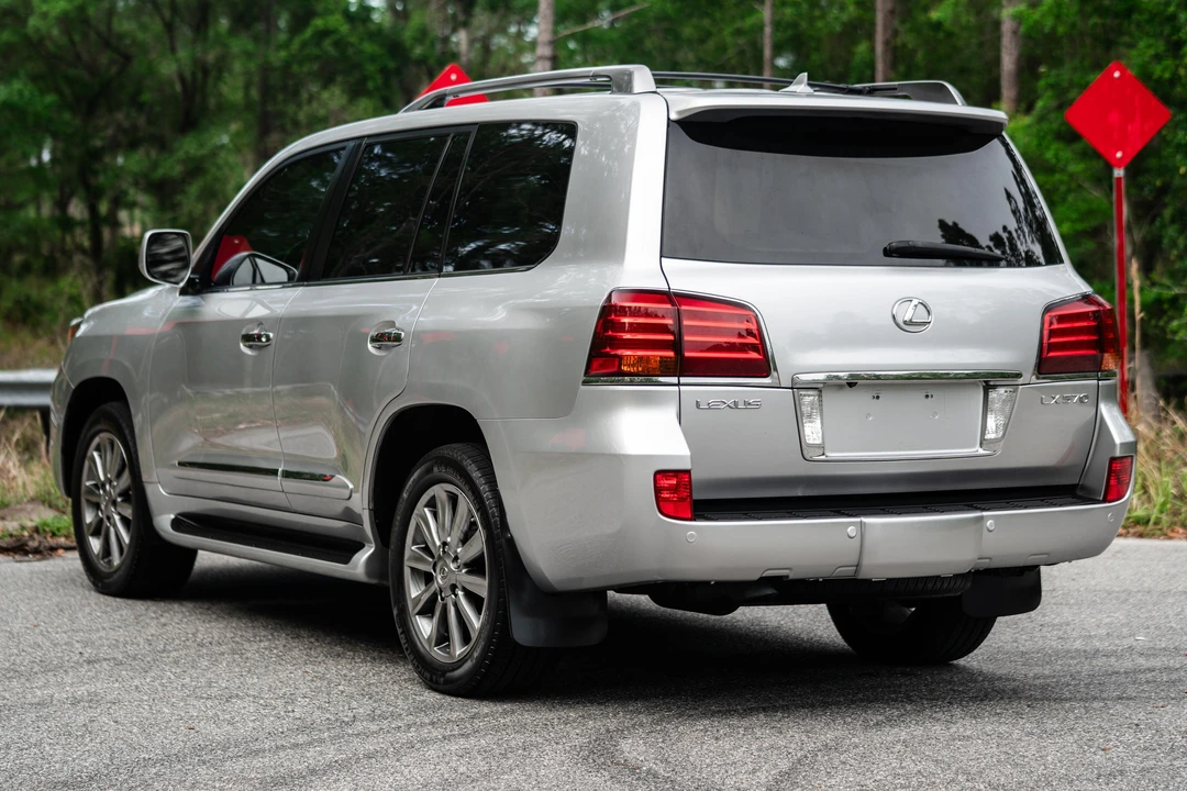 2010 Lexus LX 3rd Gen - Image 12 of 31