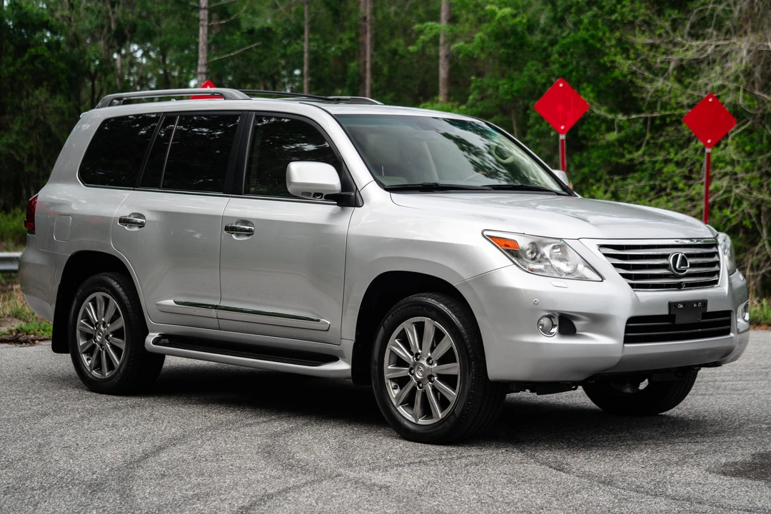 2010 Lexus LX 3rd Gen - Image 20 of 31