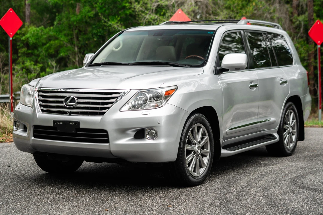 2010 Lexus LX 3rd Gen - Image 25 of 31