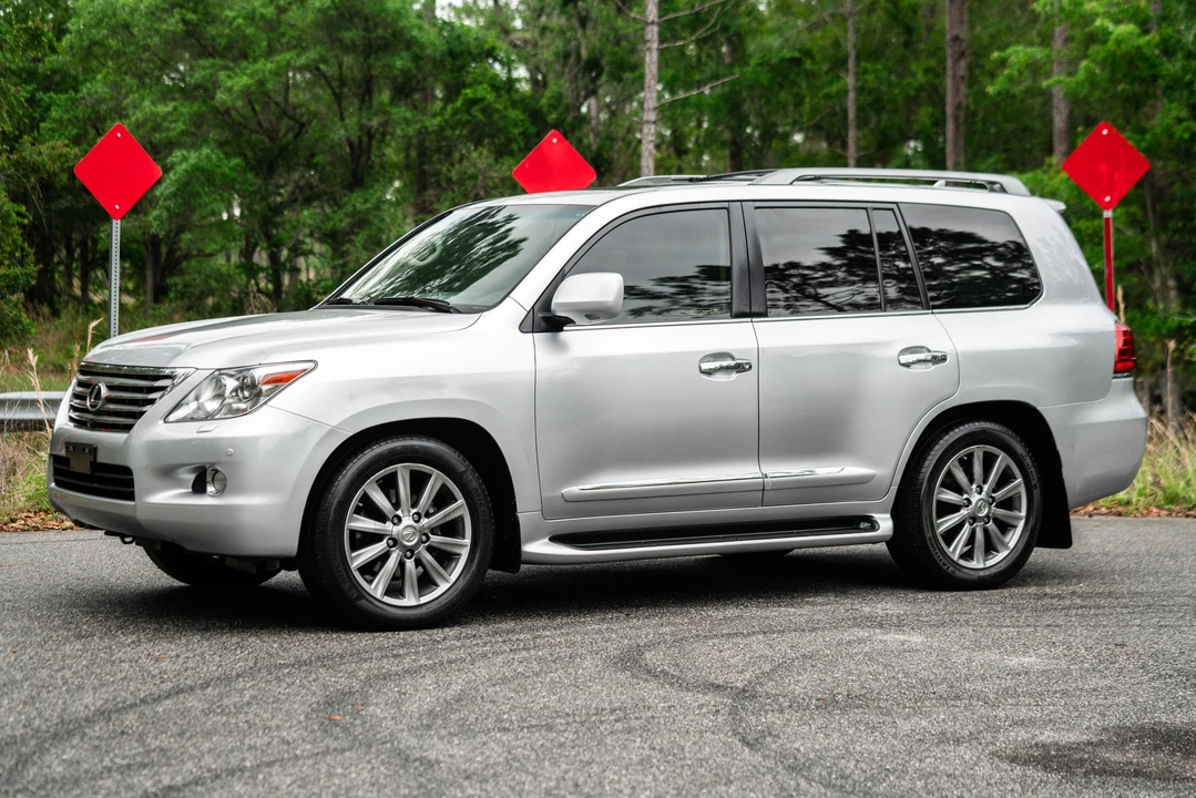 2010 Lexus LX 3rd Gen - Image 29 of 31