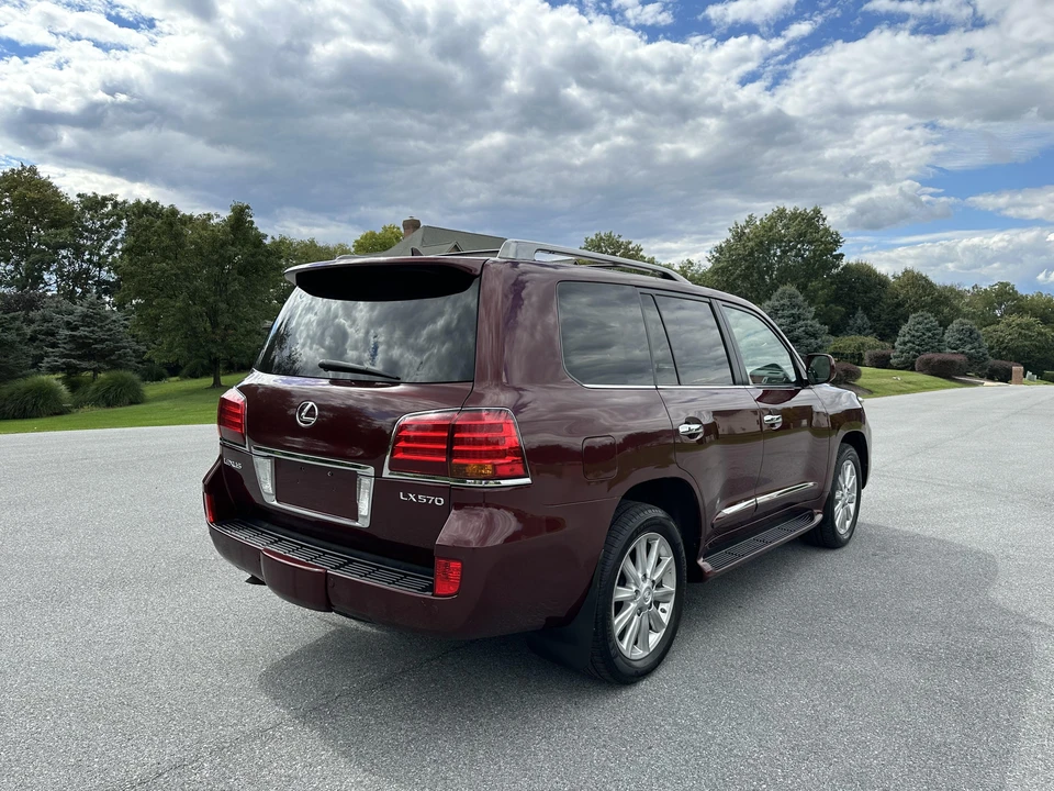 2010 Lexus LX 3rd Gen - Image 18 of 31