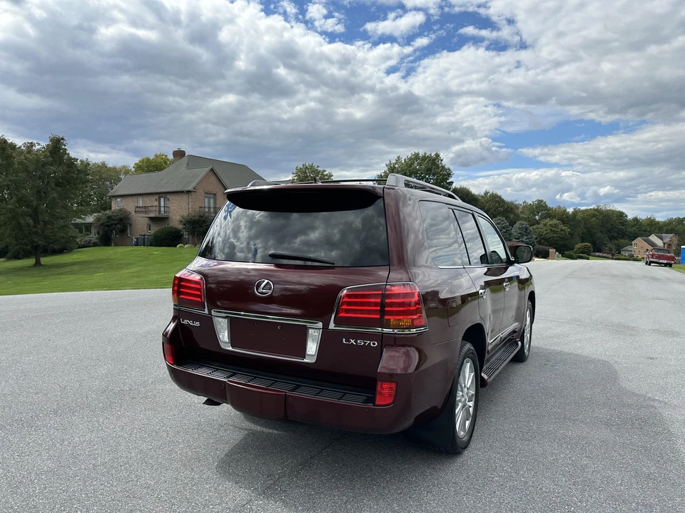 2010 Lexus LX 3rd Gen - Image 17 of 31