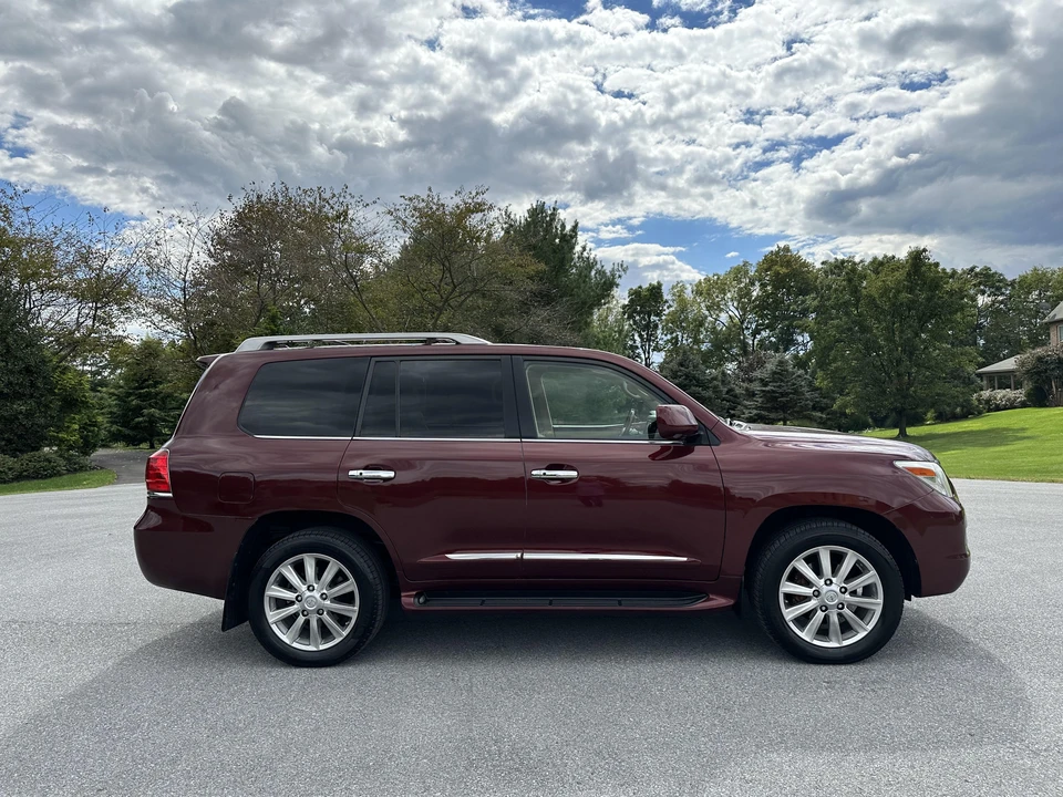 2010 Lexus LX 3rd Gen - Image 19 of 31