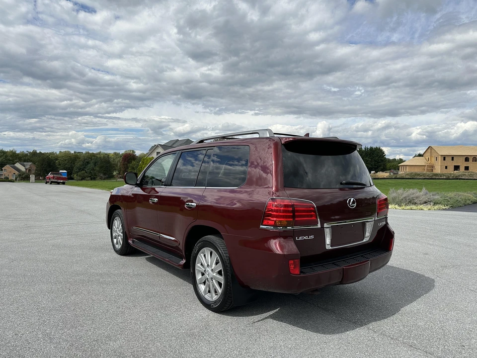 2010 Lexus LX 3rd Gen - Image 15 of 31