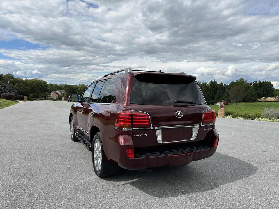 2010 Lexus LX 3rd Gen - Image 16 of 31