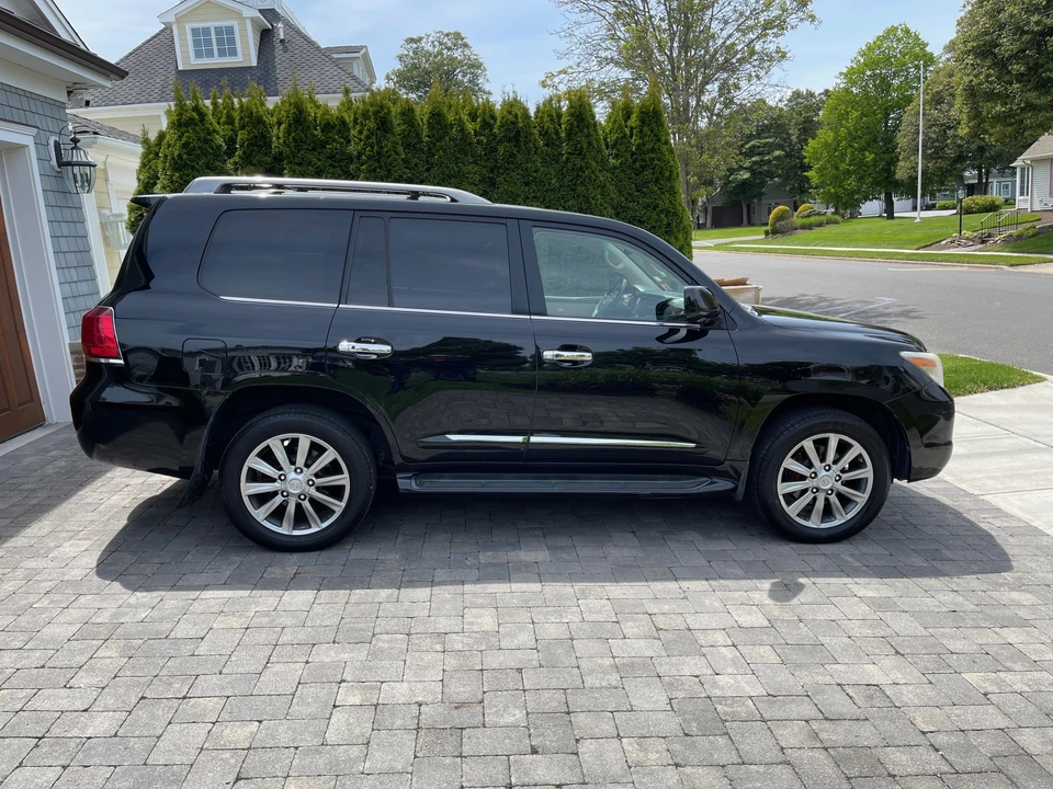 2010 Lexus LX 3rd Gen - Image 26 of 31