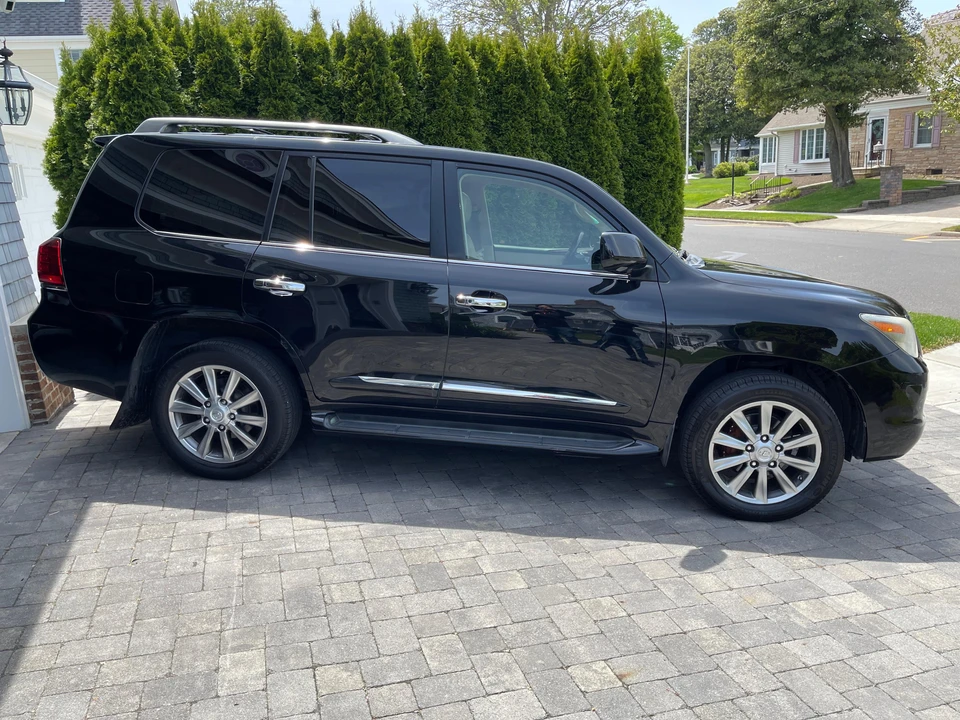 2010 Lexus LX 3rd Gen - Image 27 of 31