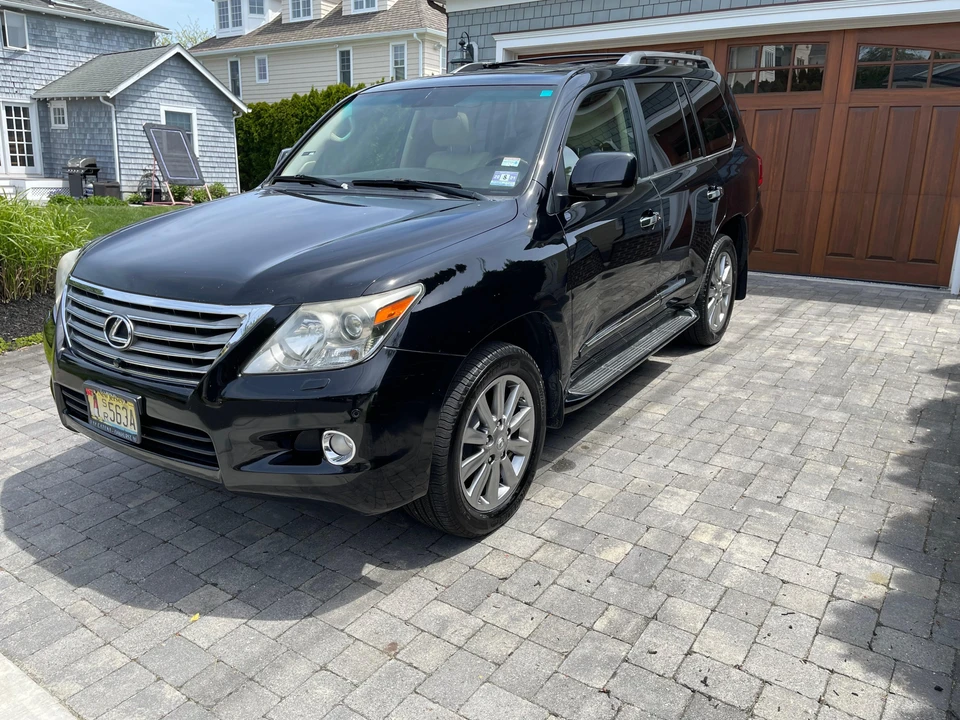 2010 Lexus LX 3rd Gen - Image 12 of 31