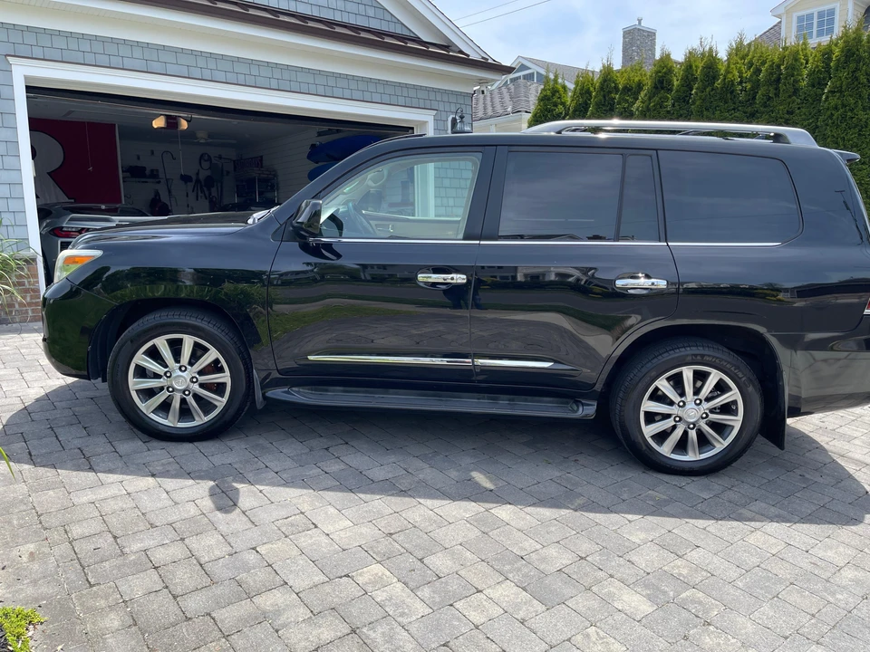 2010 Lexus LX 3rd Gen - Image 16 of 31