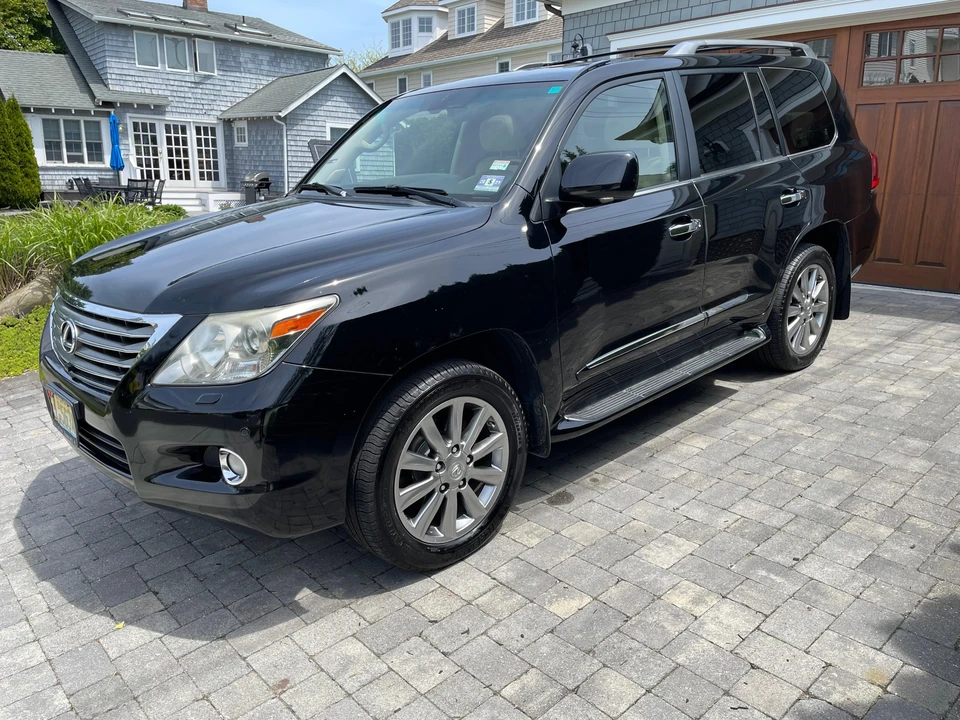 2010 Lexus LX 3rd Gen - Image 13 of 31