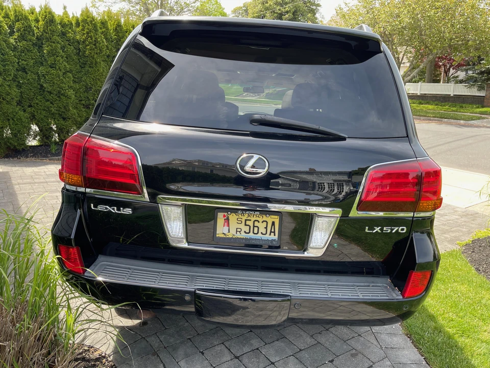2010 Lexus LX 3rd Gen - Image 20 of 31