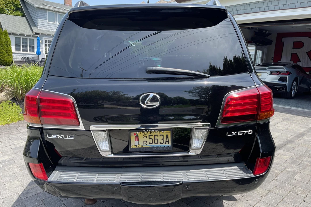 2010 Lexus LX 3rd Gen - Image 5 of 31
