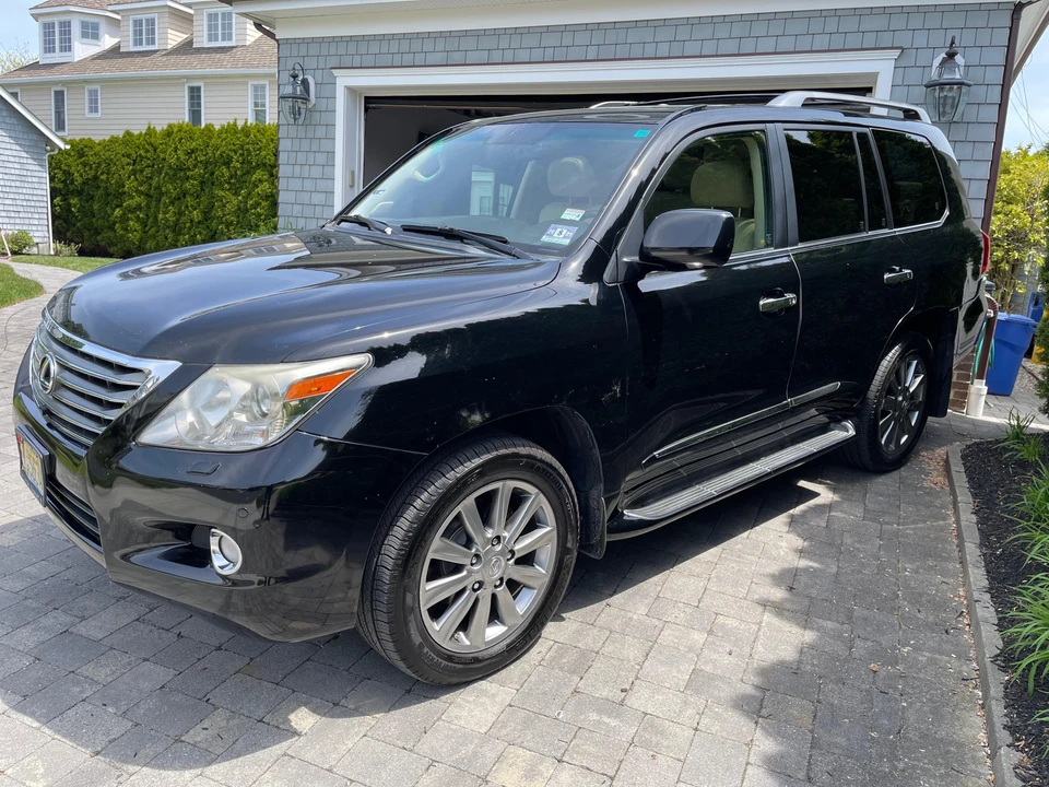 2010 Lexus LX 3rd Gen - Image 14 of 31