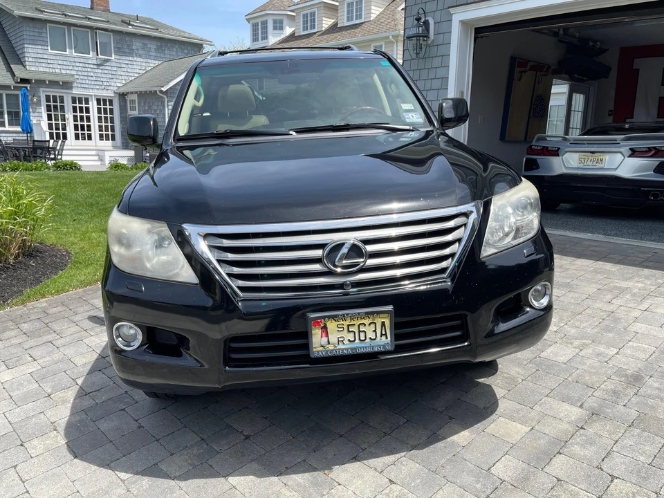 2010 Lexus LX 3rd Gen - Image 6 of 31