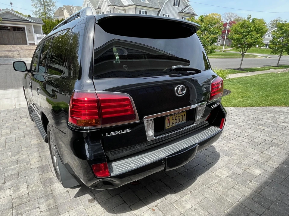 2010 Lexus LX 3rd Gen - Image 19 of 31