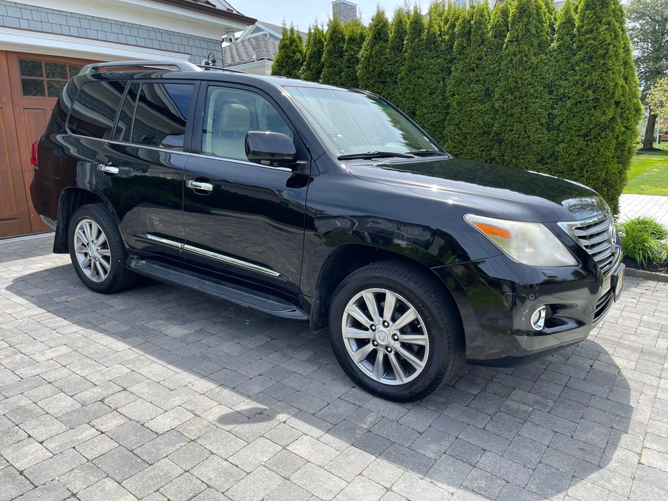 2010 Lexus LX 3rd Gen - Image 28 of 31