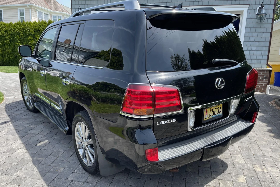 2010 Lexus LX 3rd Gen - Image 4 of 31