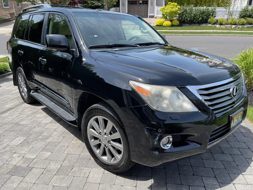 2010 Lexus LX 3rd Gen - Image 29 of 31