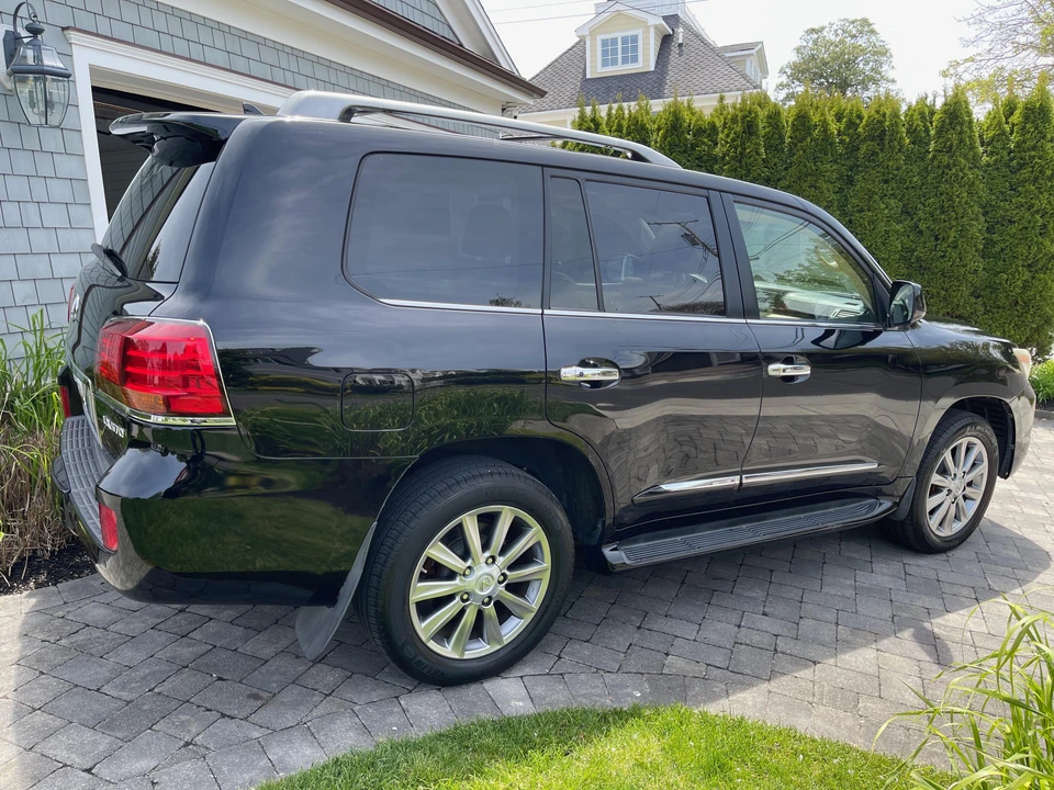 2010 Lexus LX 3rd Gen - Image 25 of 31