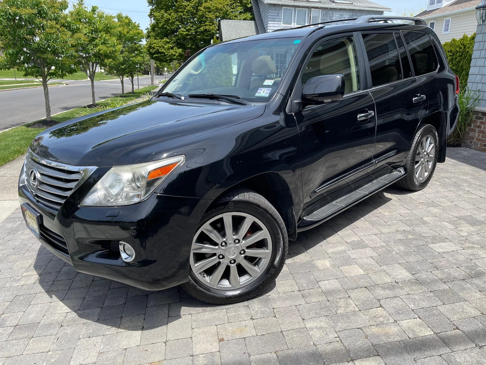 2010 Lexus LX 3rd Gen - Image 15 of 31