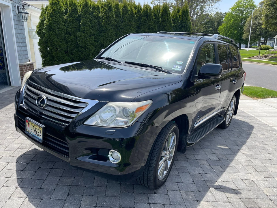 2010 Lexus LX 3rd Gen - Image 10 of 31