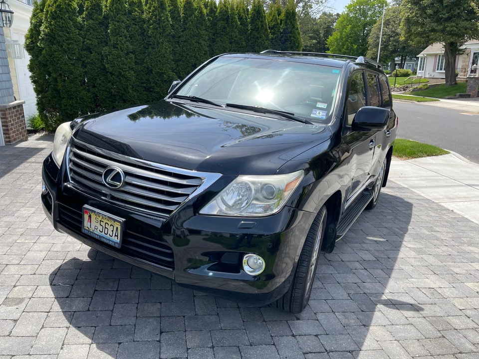 2010 Lexus LX 3rd Gen - Image 9 of 31