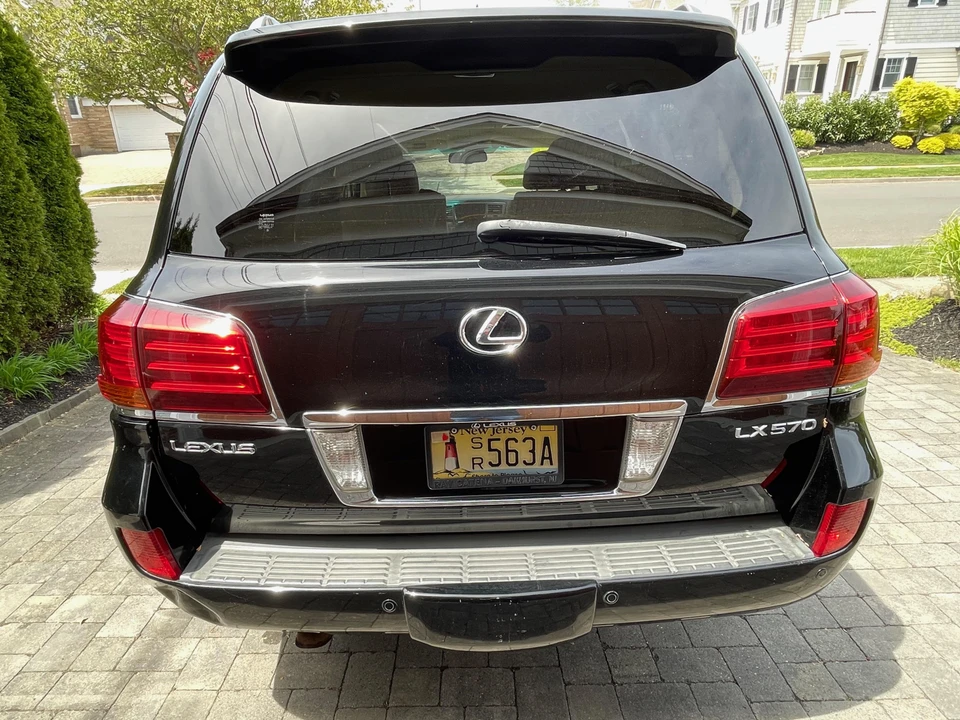 2010 Lexus LX 3rd Gen - Image 21 of 31