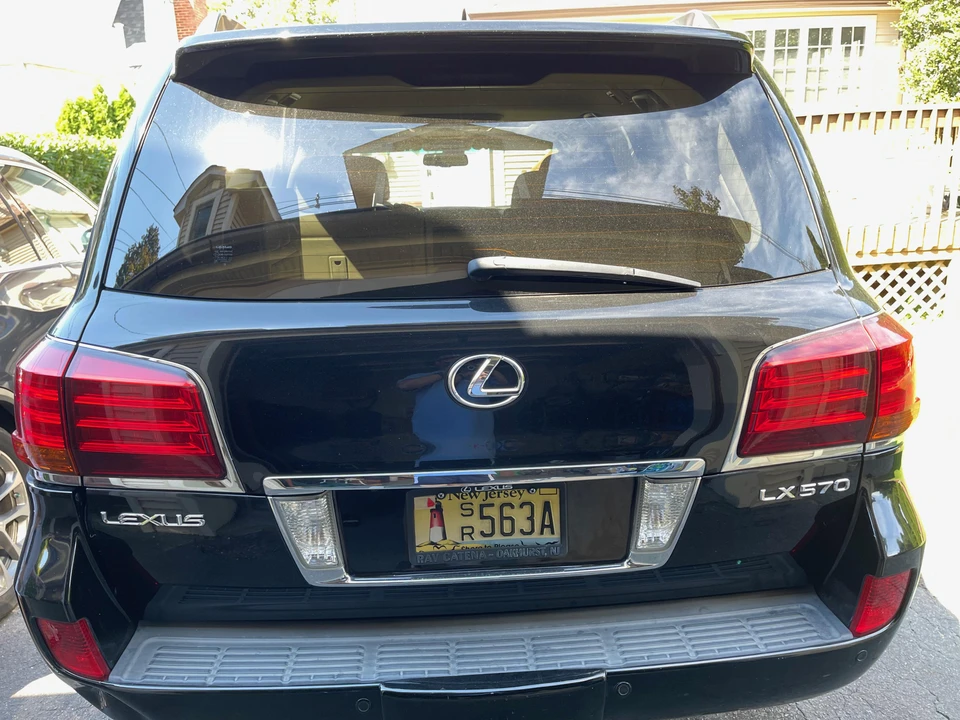 2010 Lexus LX 3rd Gen - Image 22 of 31