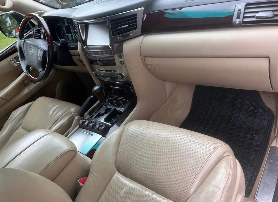 2010 Lexus LX 2nd Gen - Image 5 of 6