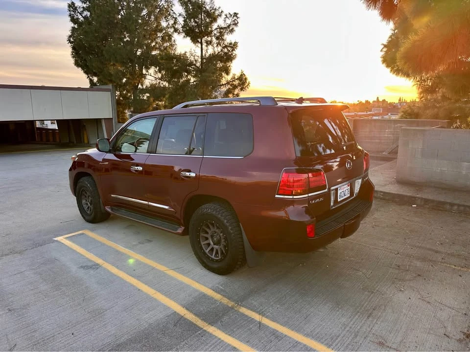2010 Lexus LX 3rd Gen - Image 4 of 8