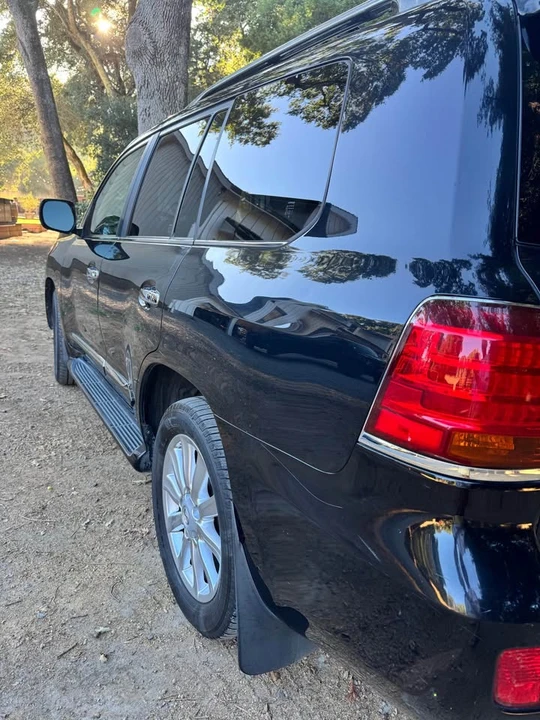 2010 Lexus LX 3rd Gen - Image 6 of 10