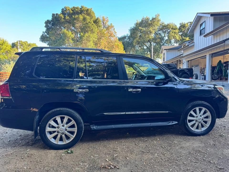 2010 Lexus LX 3rd Gen - Image 4 of 10