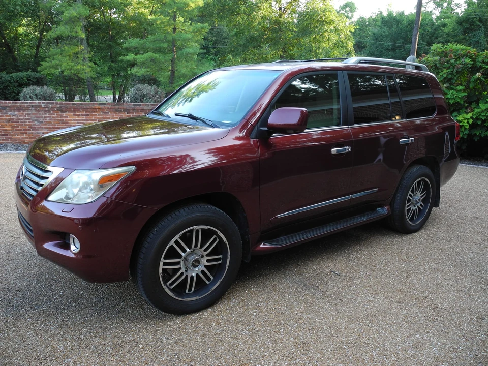 2010 Lexus LX 3rd Gen - Image 4 of 31